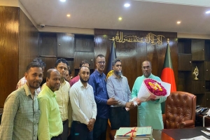 বিসিবির পরিচালক নির্বাচিত হওয়ায় আব্দুল কাইয়ুম চৌধুরীকে শুভেচ্ছা জানালেন সোনালী ব্যাংক কর্মকর্তারা
