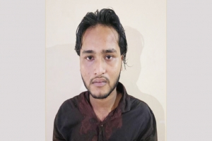 গোলাপগঞ্জে অস্ত্রের মহড়া, যুবক গ্রেফতার