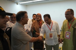 সিলেটে নেমেই এমপিদের প্রশ্ন প্রধানমন্ত্রীর,  সংসদ নাই আজকে?, 