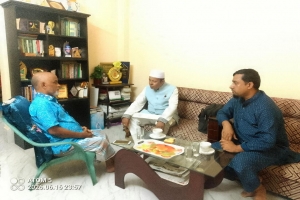অসুস্থ সাংবাদিক ফয়ছল আলম'র শয্যাপাশে সিনিয়র সাংবাদিক এম এ হান্নান