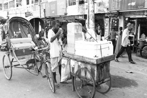 অসহনীয় গরমে পুড়ছে সিলেট