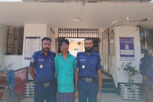  দনা সীমান্তে সংঘবদ্ধ ধর্ষণ মামলার পলাতক আসামি গ্রেপ্তার