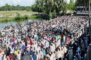 কাতারে নিহত ৫ প্রবাসীর লাশ দেশে: জানাজায় মানুষের ঢল
