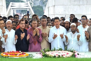 শহীদ জিয়া ও বেগম খালেদা জিয়ার মাজার জিয়ারত করলেন কয়েস লোদী