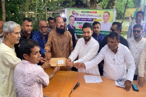 ওসমানীনগরে পূজামণ্ডপে পররাষ্ট্র প্রতিমন্ত্রী হুমায়ূন কবিরের শুভেচ্ছা উপহার বিতরণ
