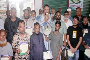 ১৪নং ওয়ার্ডে মাদক, অনলাইন জুয়া ও কিশোর গ্যাং প্রতিরোধে লিফলেট বিতরণ