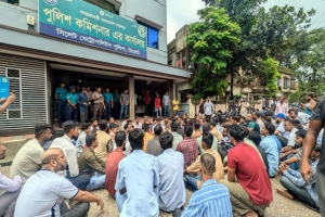 নগরীতে ছাত্রলীগ রুখতে পুলিশ কমিশনার অফিসে ছাত্রদলের অবস্থান কর্মসূচি