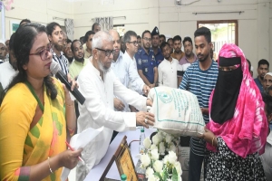 ক্ষতিগ্রস্ত কৃষকদের সরকারের পক্ষ থেকে প্রয়োজনীয় সব সহায়তা দেওয়া হবে: শ্রমমন্ত্রী 