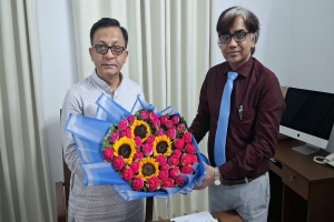 বাণিজ্য ,শিল্প এবং বস্ত্র ও পাট মন্ত্রীর সঙ্গে সিকৃবি ভিসির সৌজন্য সাক্ষাৎ