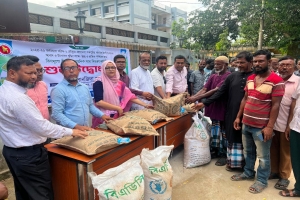 কুলাউড়ায কৃষকদের মধ্যে বিনামূল্যে বীজ ও সার বিতরন কর্মসূচীর উদ্বোধন 