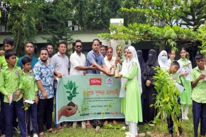 কুলাউড়ায় দেড় শতাধিক শিক্ষার্থীদের মধ্যে গাছের চারা বিতরণ