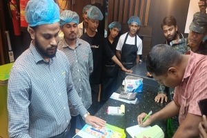 নগরীতে আরকেডিয়া ফুড জোনে অভিযান, দুই প্রতিষ্ঠানকে ৩০ হাজার টাকা জরিমানা