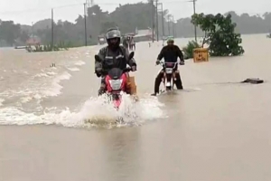 পাহাড়ি ঢলে প্লাবিত সুনামগঞ্জ-তাহিরপুর সড়ক