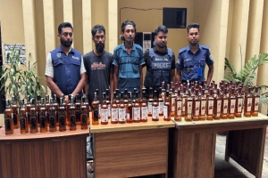 মৌলভীবাজারে বিদেশি মদের চালানসহ ট্রাক আটক, গ্রেফতার ২
